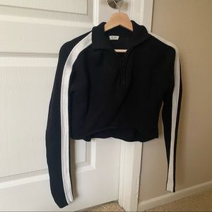 Lightweight cropped pullover from Brandy Melville